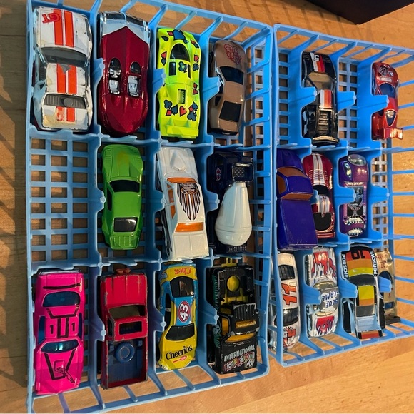 Vintage 1983 Matchbox Collectors Carry Case W/trays Plus 20 Cars (as Is) - Picture 2 of 5